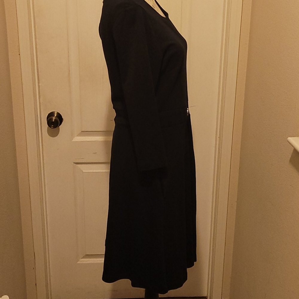 Dress - Picture 3 of 4